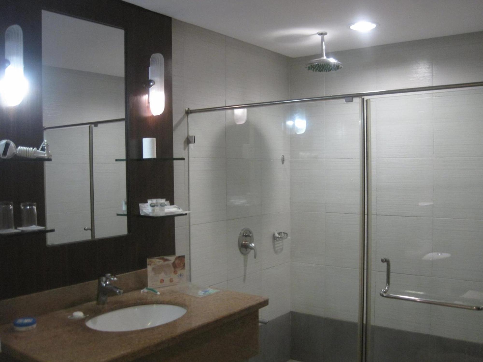 Aparthotel Uo At Fnb Newcoast Boracay Balabag (Boracay)